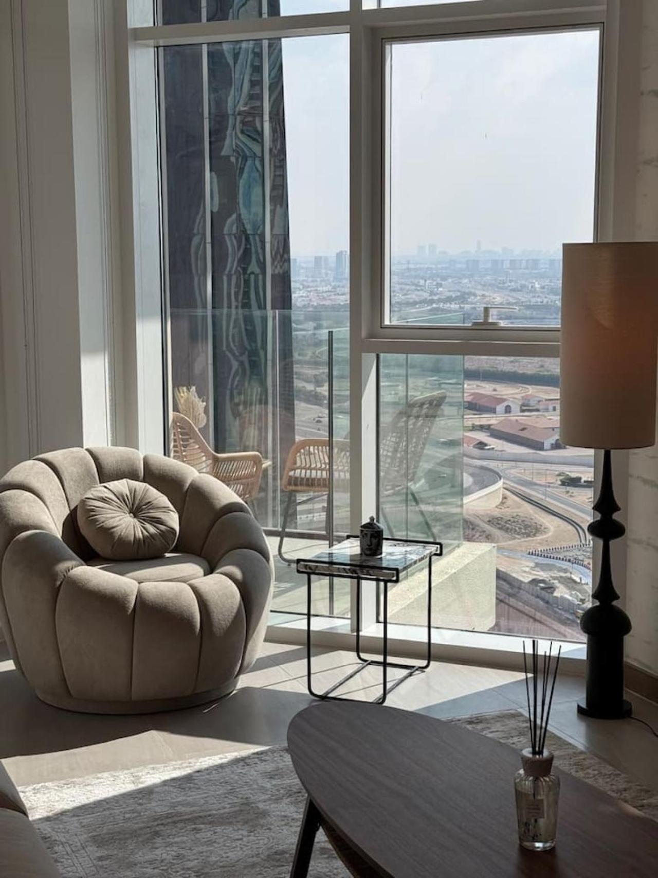 Deluxe 2br Canal View Infinity Pool Dubai