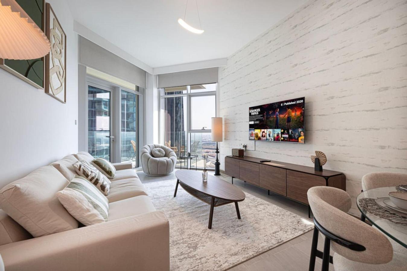 Deluxe 2br Canal View Infinity Pool Apartment *