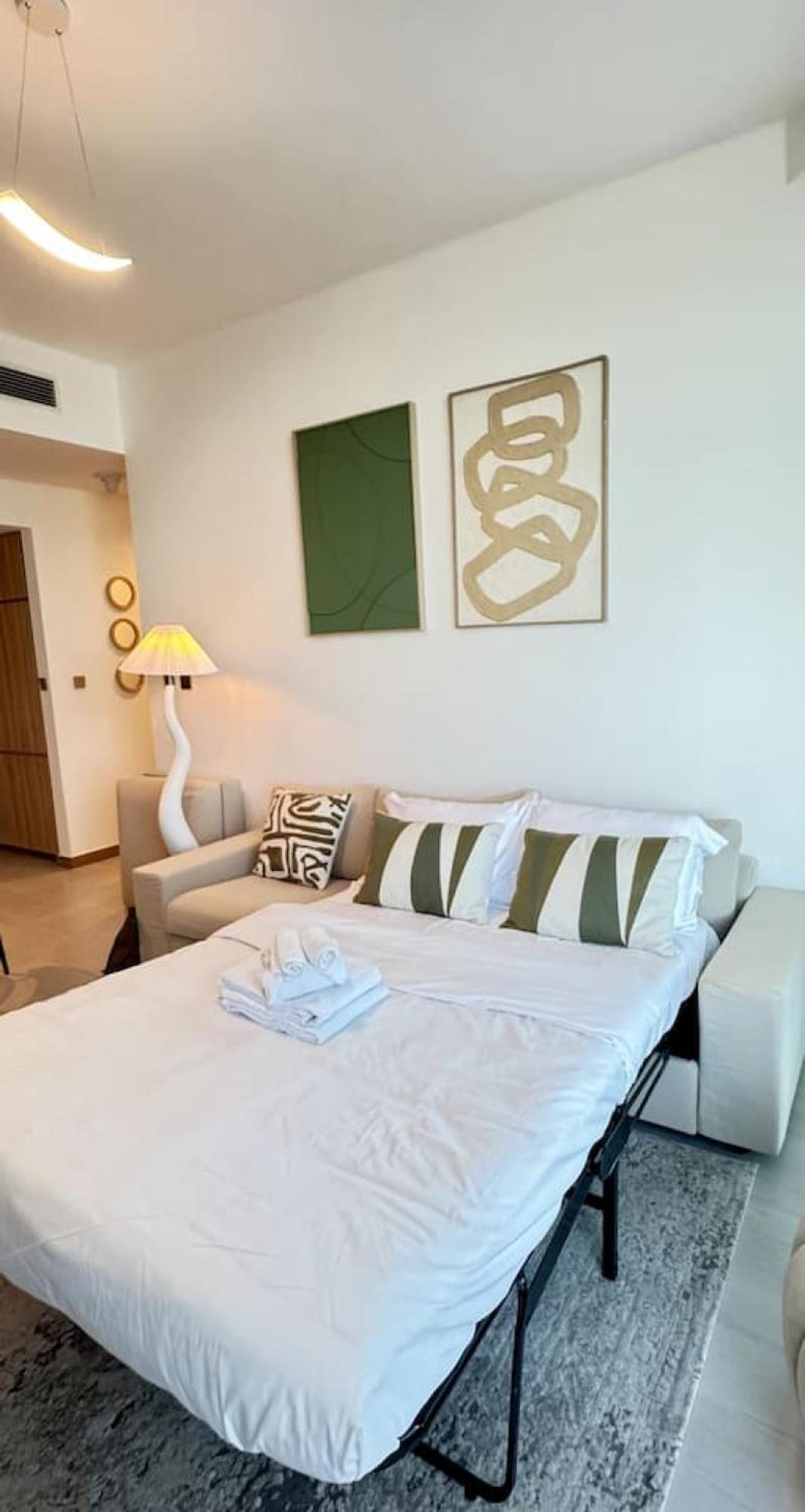 Deluxe 2br Canal View Infinity Pool * Dubai