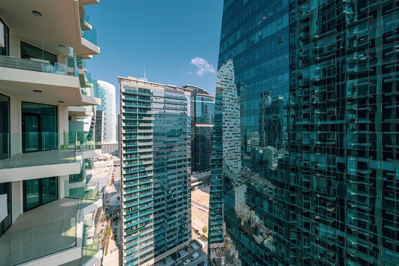 Deluxe 2br Canal View Infinity Pool Apartment *