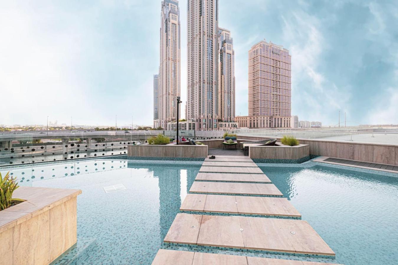 Deluxe 2br Canal View Infinity Pool Dubai