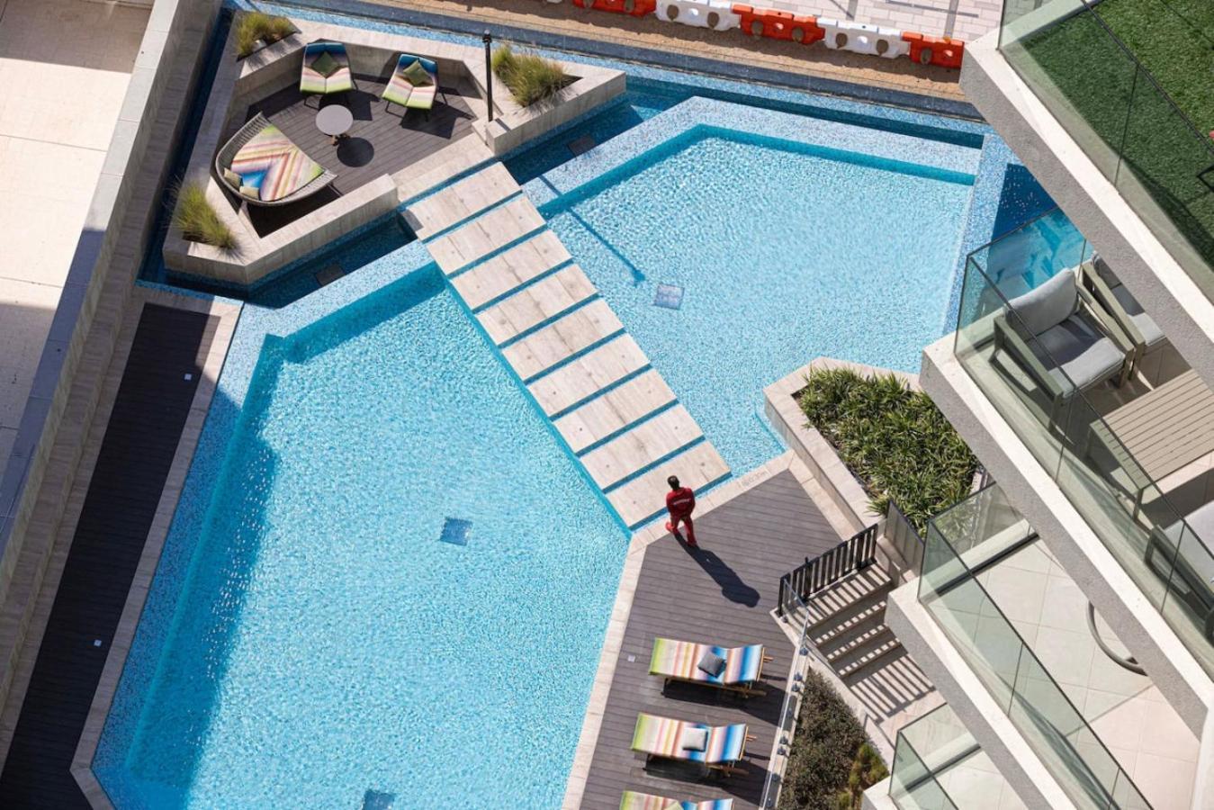 Apartment Deluxe 2br Canal View Infinity Pool Dubai